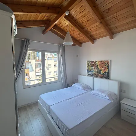 Penthouse Centre 티라나