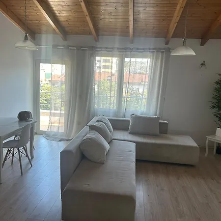 Penthouse Centre 티라나